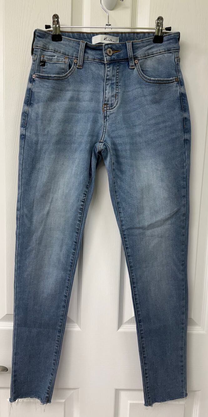 KanCan size 27 light wash raw hem size 27 jeans